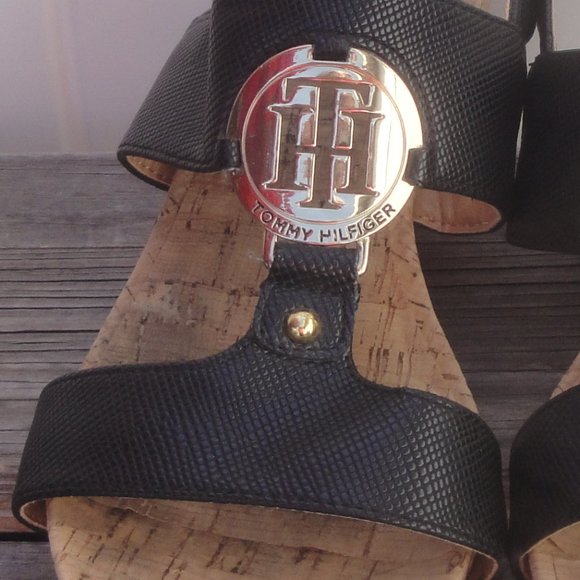 Tommy Hilfiger Wedge Shoes Black with Gold TH Logo Size 9 - Picture 2 of 7